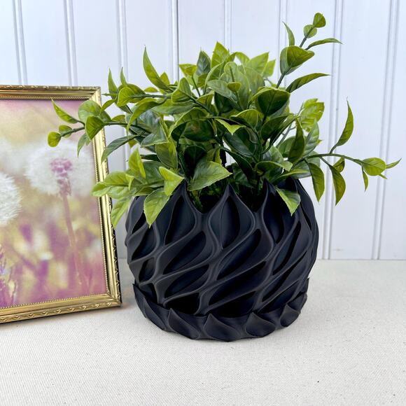 Modern Geometric Planter Pot, Twisted Planter Pot, Small Indoor Flower Pot - Picture 1 of 10